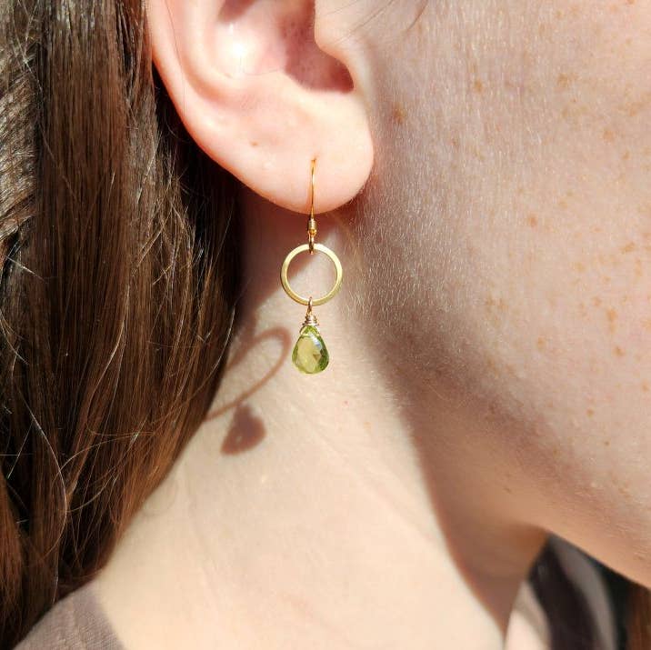 Edgy Petal Delicate Peridot Gold Circle Earring