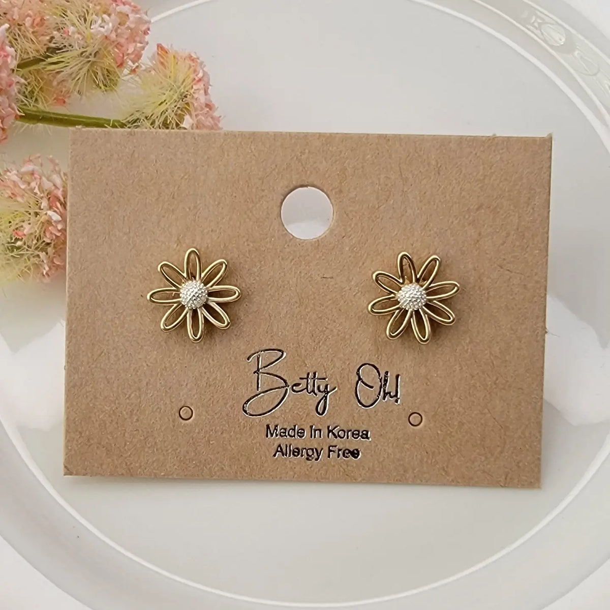 Betty Oh Daisy Post Earrings
