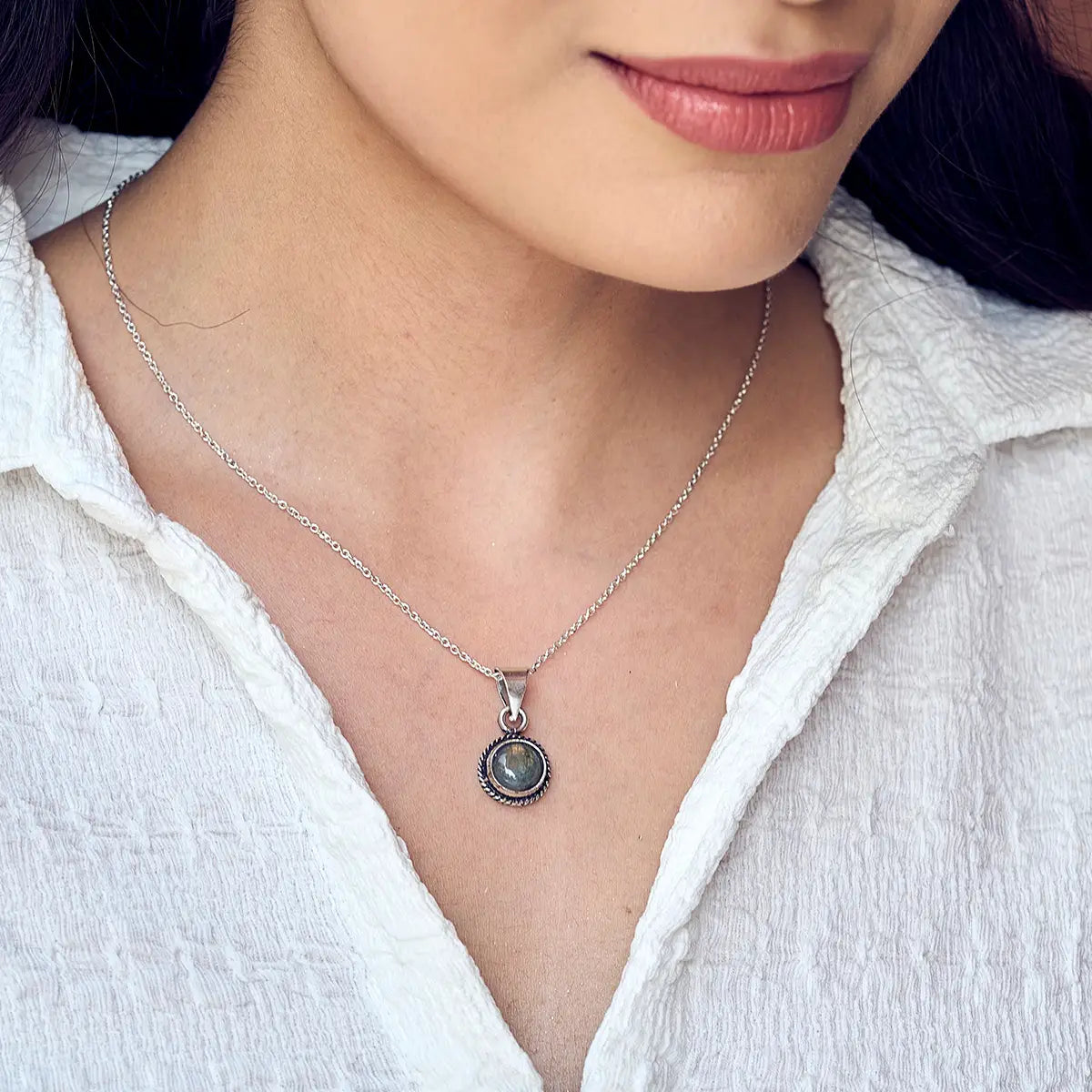 Anju Small Labradorite Stone Necklace