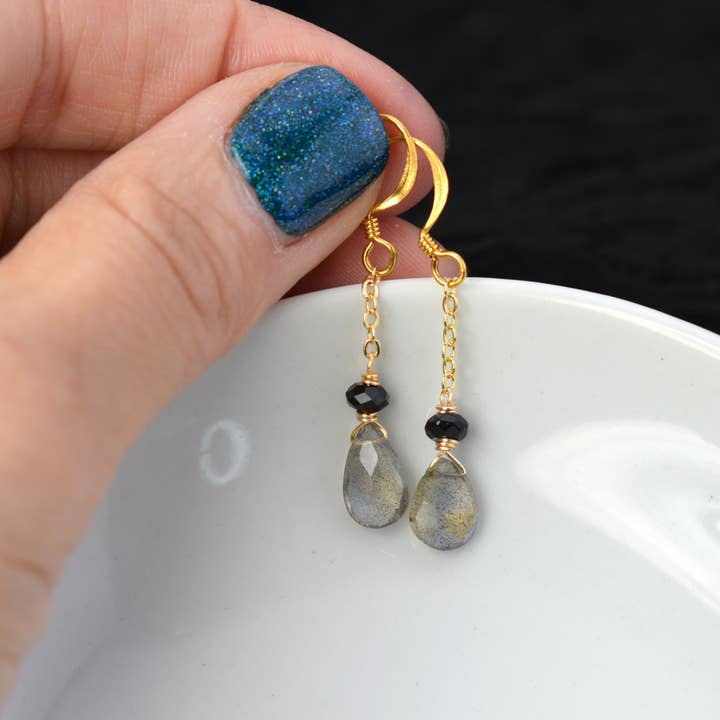 Edgy Petal Dainty Labradorite & Onyx Gold Chain Earrings