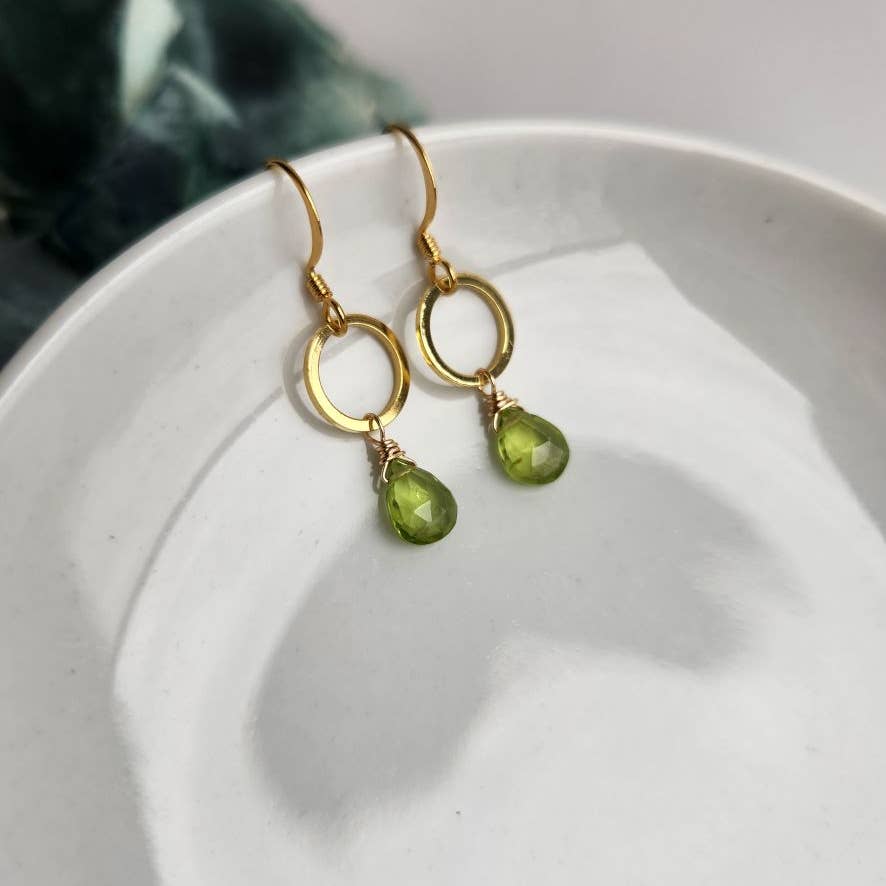 Edgy Petal Delicate Peridot Gold Circle Earring