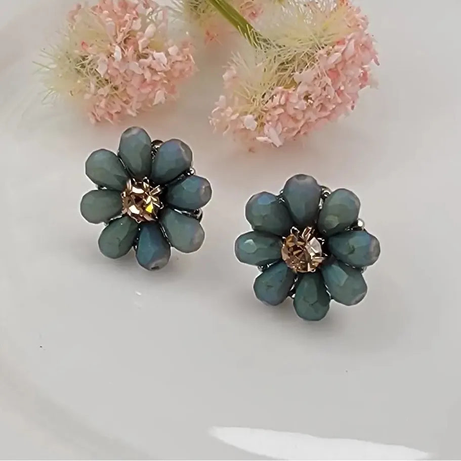 Betty Oh Flower Stud Earrings