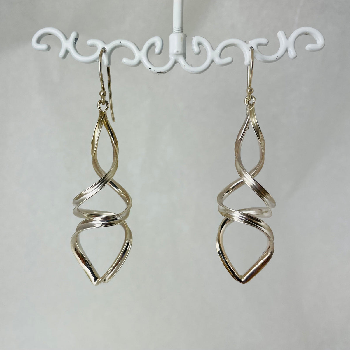 L.E. Leonard Sterling Silver Intertwining Spiral Earring